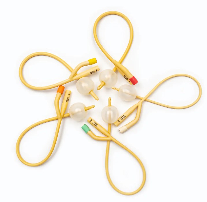 Hoe beïnvloeden de materialen en structuur van een urinekatheter de daadwerkelijke gebruikerservaring?