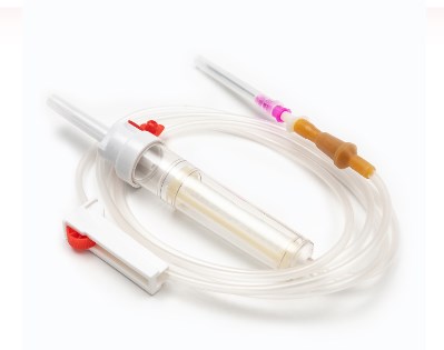 Welke directe invloed hebben de ontwerpdetails van een bloedtransfusieset op de transfusiekwaliteit?